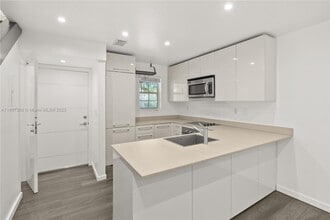 3130 Bird Ave in Miami, FL - Building Photo - Building Photo