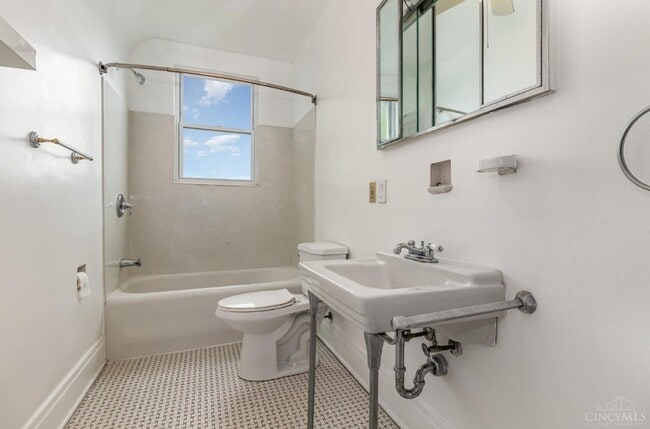3315 Renfro Ave, Unit Unit #2 in Cincinnati, OH - Building Photo - Building Photo