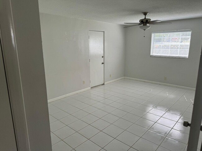 201 NE 1st Ct in Dania Beach, FL - Building Photo - Building Photo