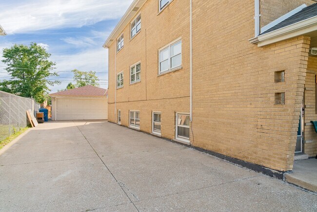 5221 W 87th St, Unit GU in Oak Lawn, IL - Foto de edificio - Building Photo