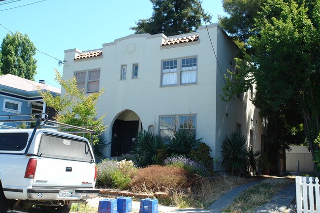 3017 Fulton St in Berkeley, CA - Foto de edificio - Building Photo