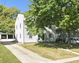 215-215 Teeters Ct in Iowa City, IA - Building Photo