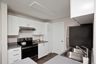 Stonesthrow Apartments in Tualatin, OR - Foto de edificio - Building Photo