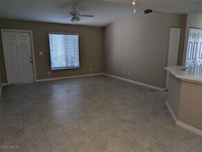 214 Hancock Bridge Pkwy in Cape Coral, FL - Foto de edificio - Building Photo