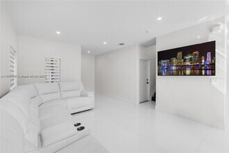 1073 NE 41st Terrace in Homestead, FL - Building Photo - Building Photo