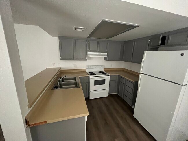 4841 E Craig Rd in Las Vegas, NV - Building Photo - Building Photo