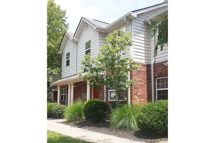 NICHOLASVILLE GREENS TOWNHOMES in Nicholasville, KY - Foto de edificio