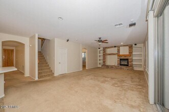8781 W Hayward Ave in Glendale, AZ - Foto de edificio - Building Photo