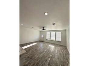 7710 Darnay Dr in Houston, TX - Building Photo - Building Photo