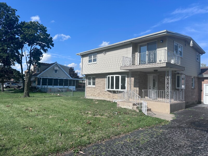8323 Melvina Ave in Burbank, IL - Building Photo