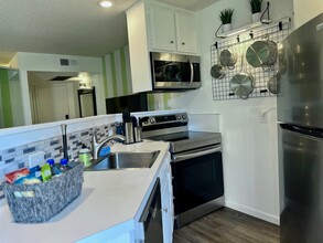 5300 E Waverly Dr, Unit N5203 in Palm Springs, CA - Building Photo - Building Photo