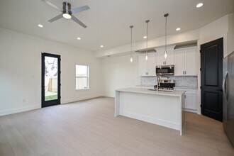 3839 Noah St in Houston, TX - Building Photo - Building Photo