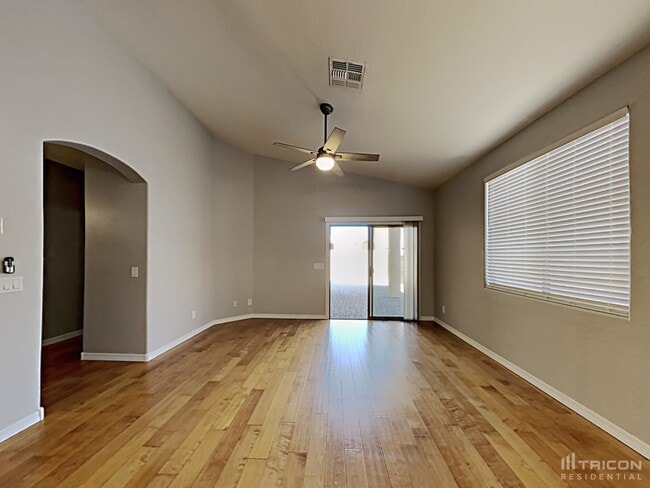 17220 W Lundberg St in Surprise, AZ - Building Photo - Building Photo