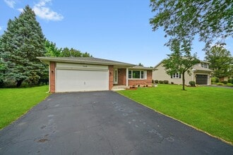 1668 Hidden Valley Dr in Bolingbrook, IL - Building Photo - Building Photo