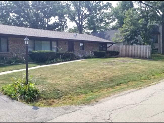 425 37th St in Downers Grove, IL - Building Photo - Building Photo