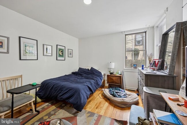 property at 1731 Bainbridge St