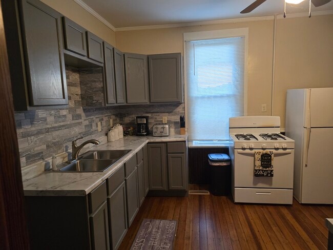 2107 Windsor Ave in Dubuque, IA - Building Photo - Building Photo