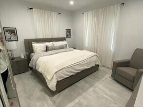 1935 SW 24th Ter in Miami, FL - Building Photo - Building Photo