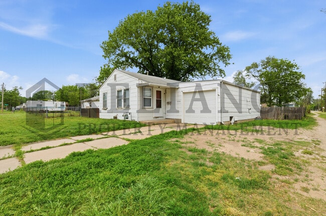 1718 Walker W St in Wichita, KS - Building Photo - Building Photo