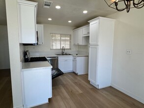 13162 Pinnacle Ct in Chino Hills, CA - Foto de edificio - Building Photo