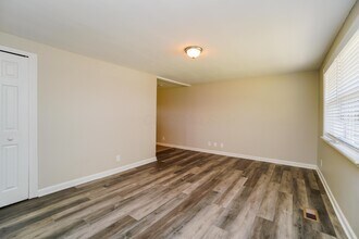 357 Amesbury Dr in Columbus, OH - Building Photo - Building Photo