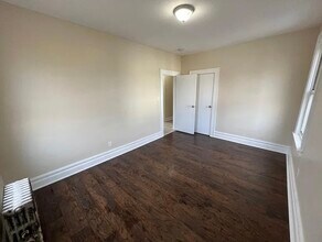 74 Smith St, Unit 2nd Floor in Newark, NJ - Foto de edificio - Building Photo