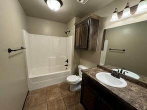 2728 Valley View Dr in Chickasha, OK - Building Photo - Building Photo