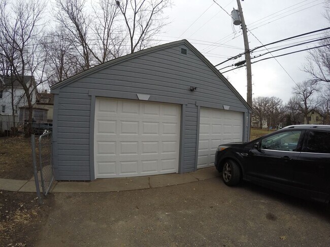 3023 Dupont Ave N in Minneapolis, MN - Building Photo - Building Photo
