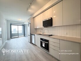 2920 Hwy 7 in Vaughan, ON - Building Photo