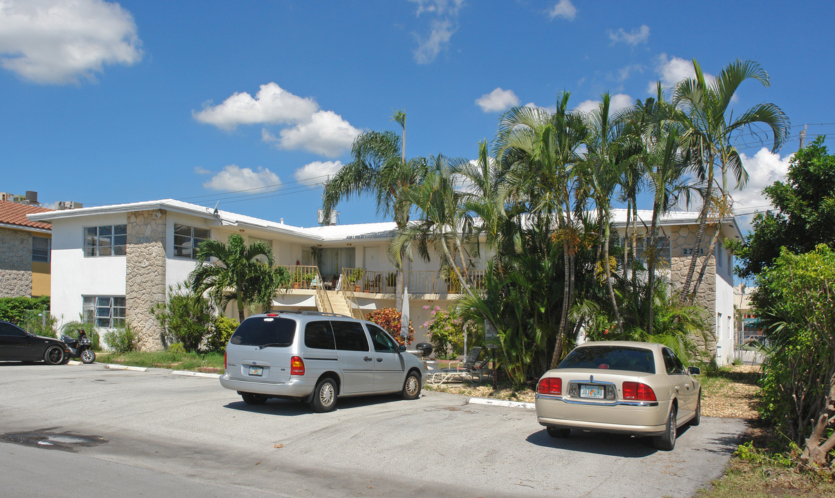 2701 NE 49th St in Fort Lauderdale, FL - Foto de edificio