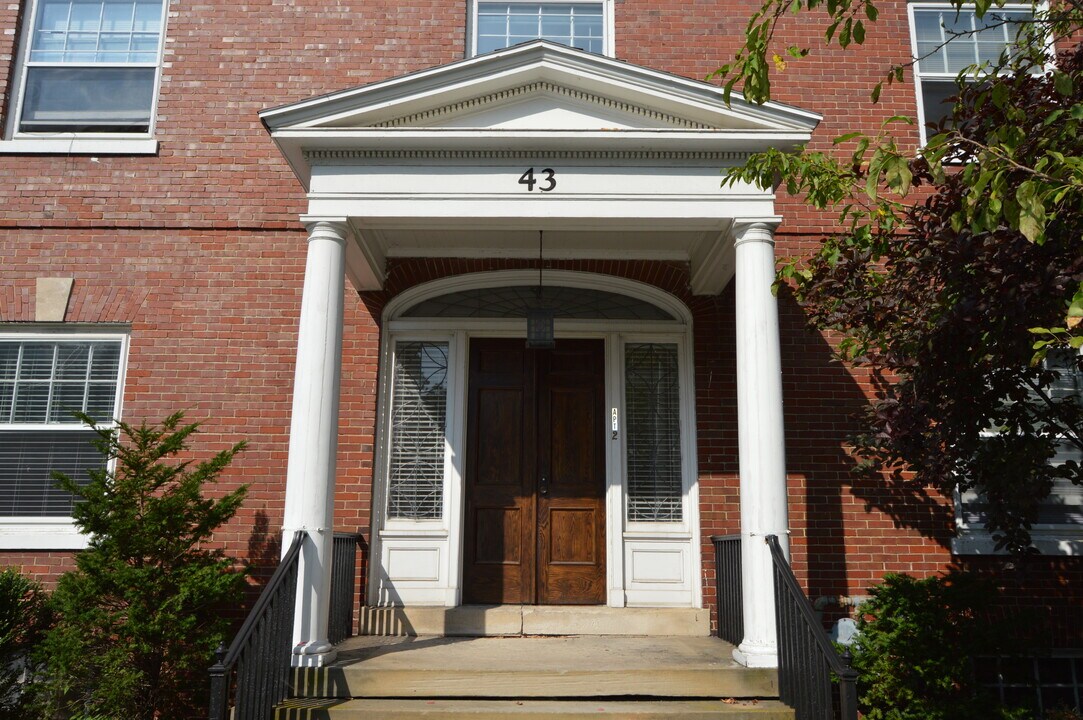 43 Lafayette Ave SE in Grand Rapids, MI - Building Photo
