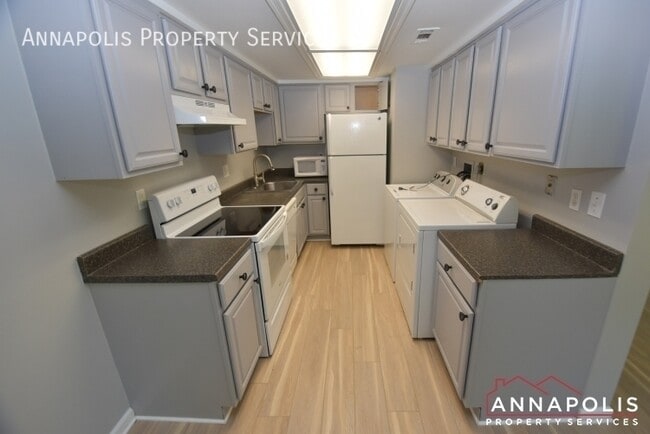 1936 Bellarbor Cir in Crofton, MD - Building Photo - Building Photo