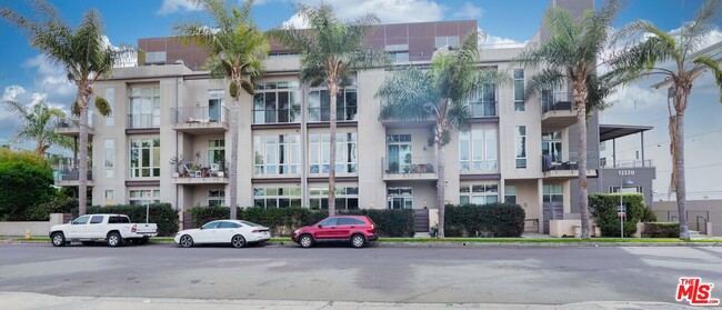 13320 Beach Ave in Los Angeles, CA - Foto de edificio - Building Photo