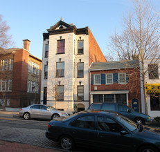 3215 O St NW in Washington, DC - Foto de edificio - Building Photo