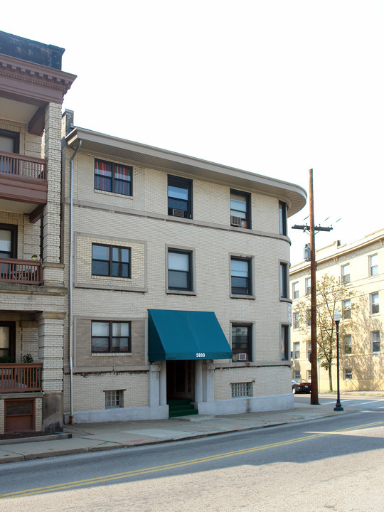 5800 Ellsworth Ave in Pittsburgh, PA - Foto de edificio