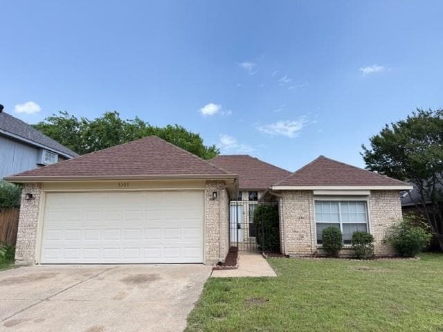 property at 5305 Manhassett Dr