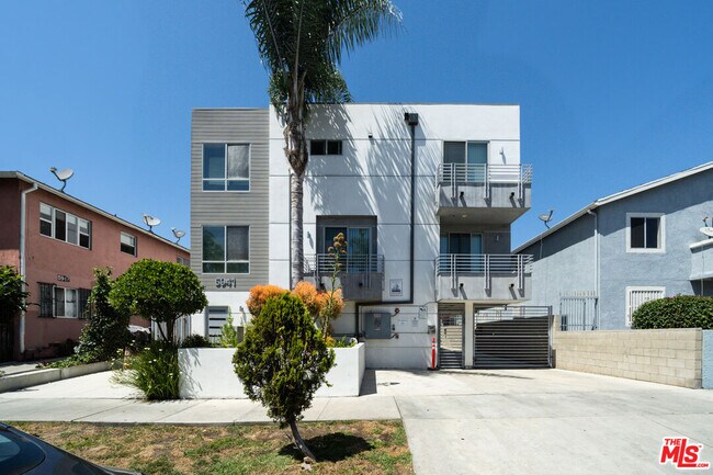 5941 Barton Ave in Los Angeles, CA - Building Photo - Building Photo