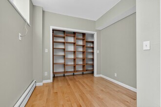 55 Thatcher St, Unit Unit A in Brookline, MA - Building Photo - Building Photo