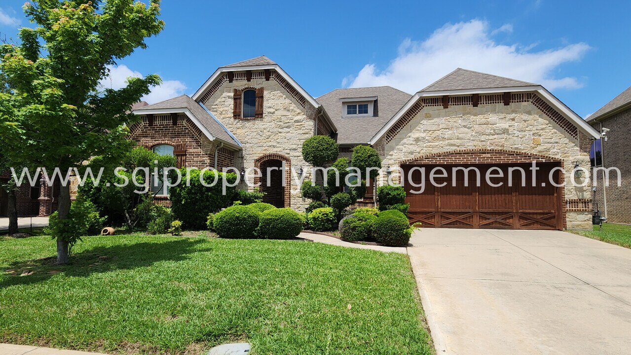 406 Running Bear Ct in Euless, TX - Building Photo
