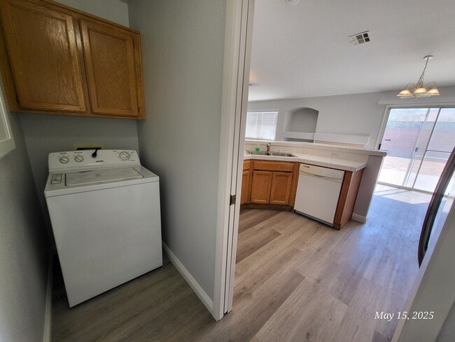 4114 Hemphill St in North Las Vegas, NV - Building Photo - Building Photo