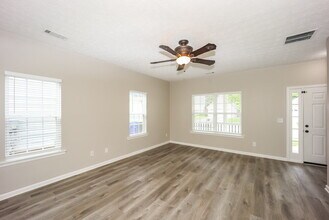317 Prescott Ct in Newnan, GA - Building Photo - Building Photo