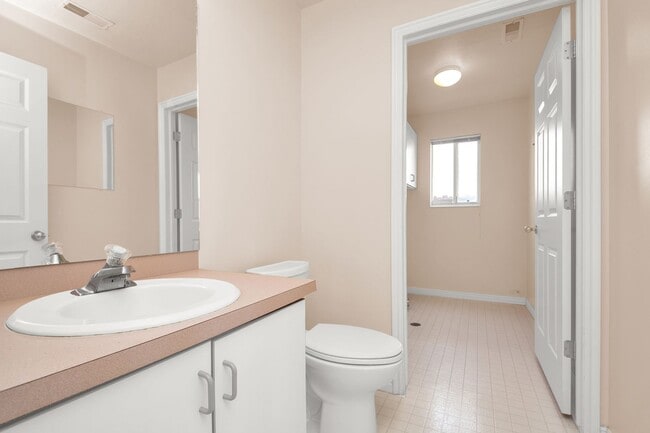 2070 N 650 W in Layton, UT - Building Photo - Building Photo