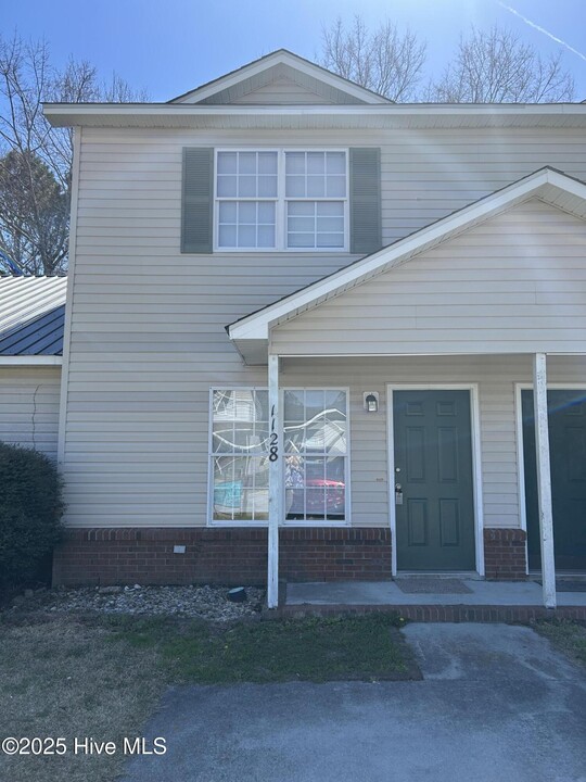 1128 Pueblo Dr in Jacksonville, NC - Building Photo