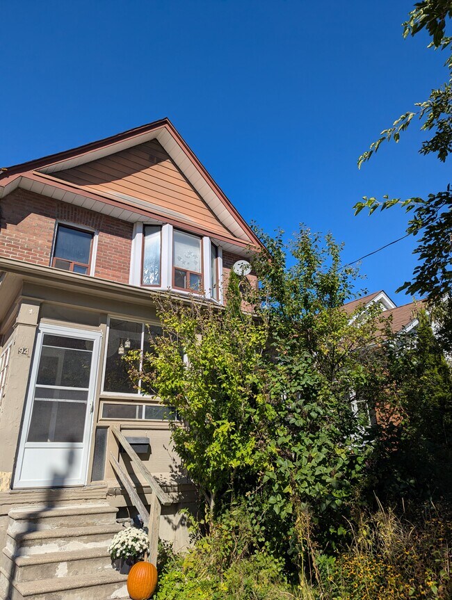 94 Aldwych Av in Toronto, ON - Building Photo - Building Photo