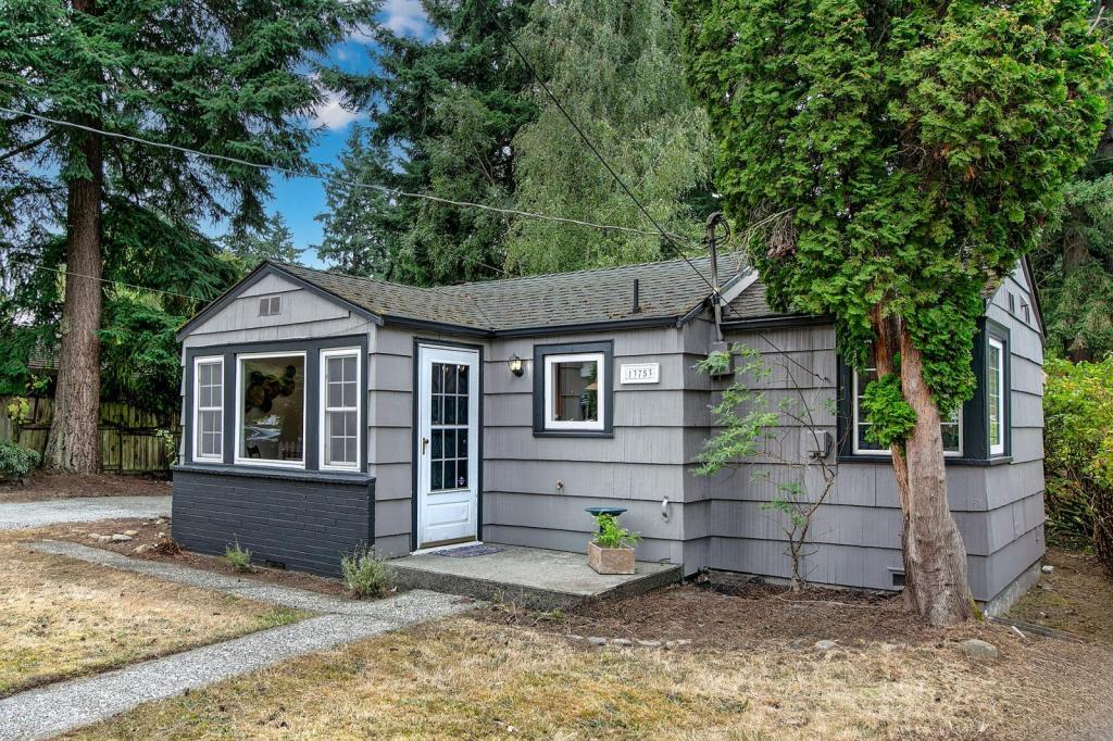 13753 Ashworth Ave N in Seattle, WA - Building Photo