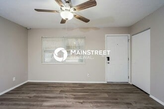 8903 Willowcreek Dr in Louisville, KY - Building Photo - Building Photo