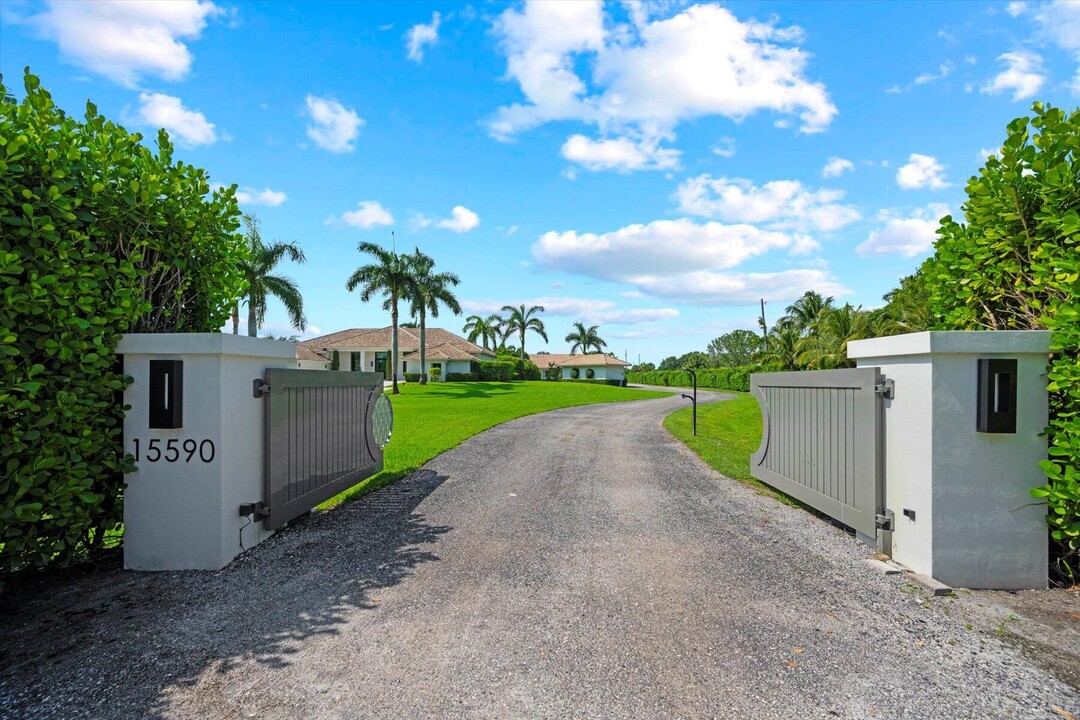 15590 Sea Mist Ln in Wellington, FL - Building Photo