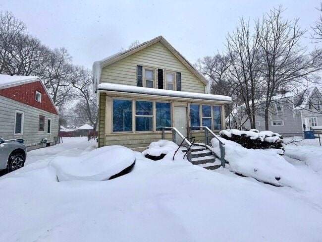 property at 2417 Reynolds St