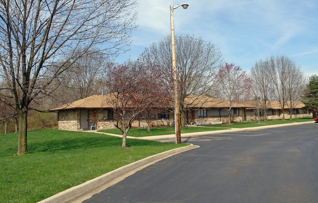 Laynecrest Manor Apartments in Medway, OH - Building Photo - Building Photo