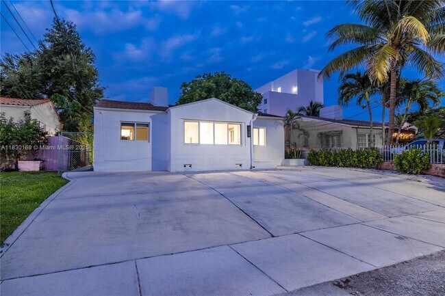 2729 SW 18th St in Miami, FL - Building Photo - Building Photo